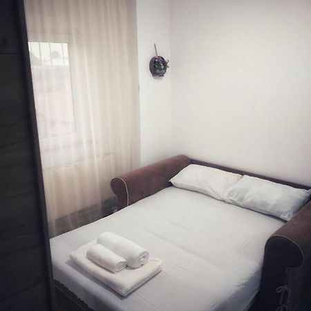 Apartament Raul Apartment เอโฟรีเอซูด ภายนอก รูปภาพ